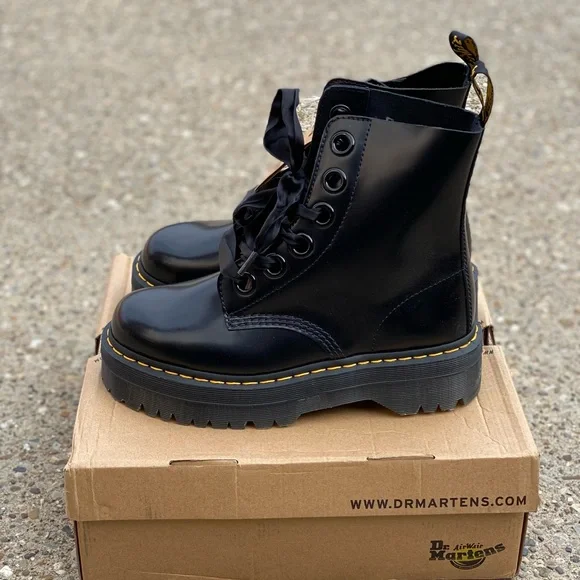 Dr. Martens Molly Platform Boots Combat size 10